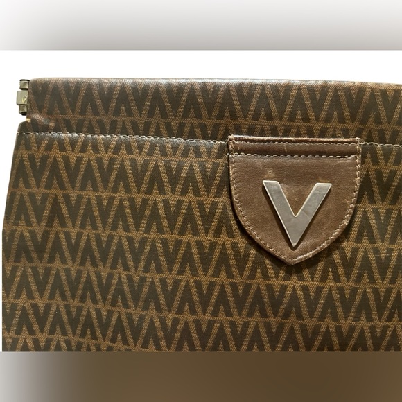 Mario Valentino Vintage Brown leather Monogramed V Clutch🔥 totally ‘80s😎 - Picture 2 of 9